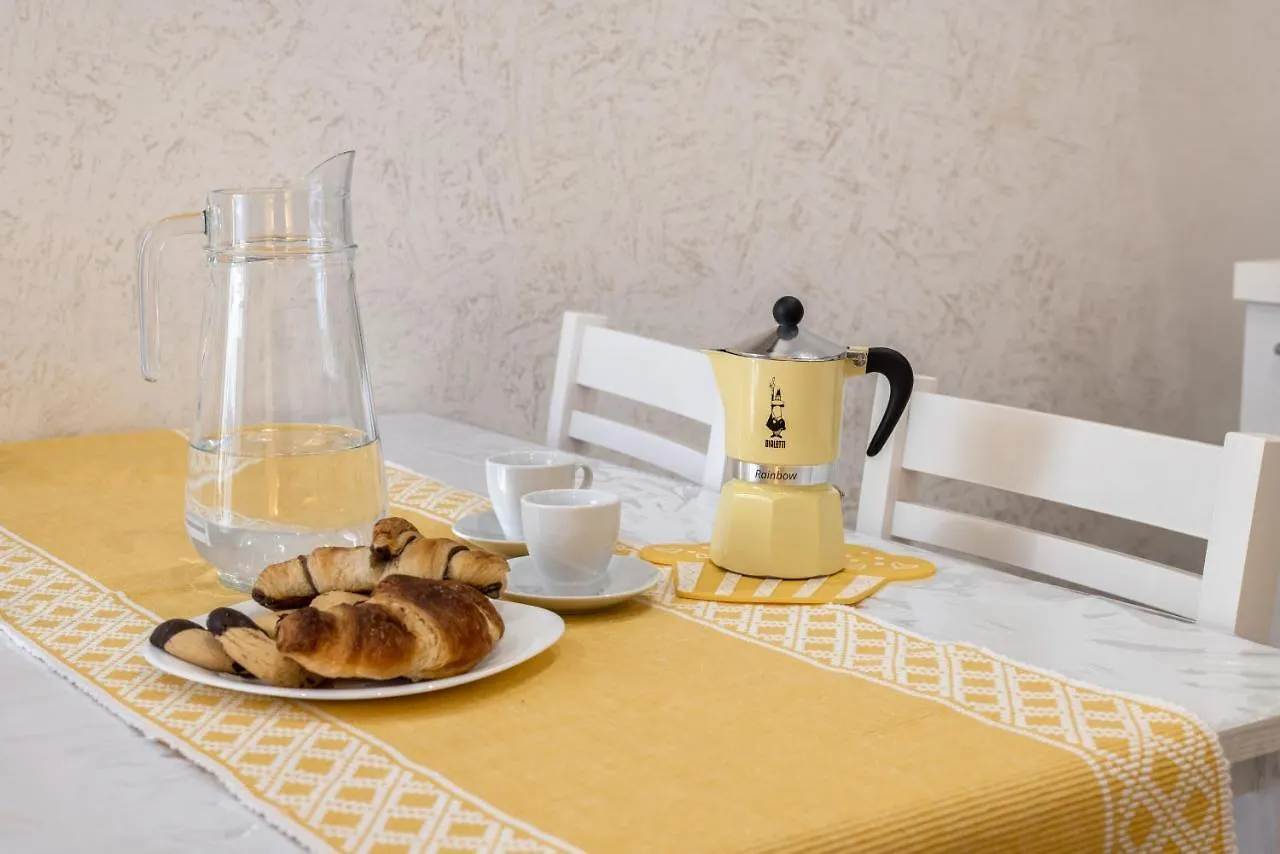 Yhellow Home Comfy Apartment Bari Italy